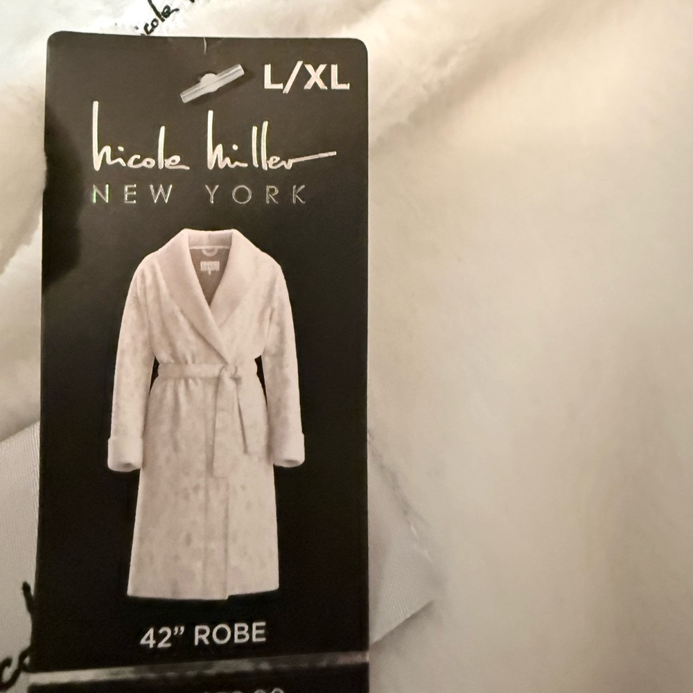 Nicole Miller White Women's 42 in Robe - size L/XL
